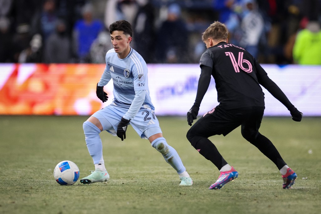 篮球勇士年轻球员表现亮眼