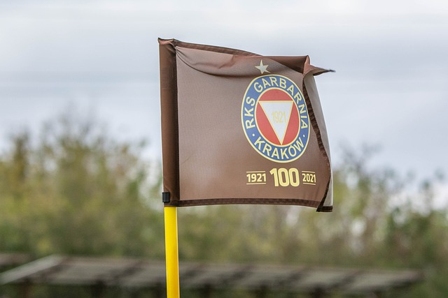 彻底放弃？阿贾克斯客战卡拉巴克首发：多名小将轮换登场